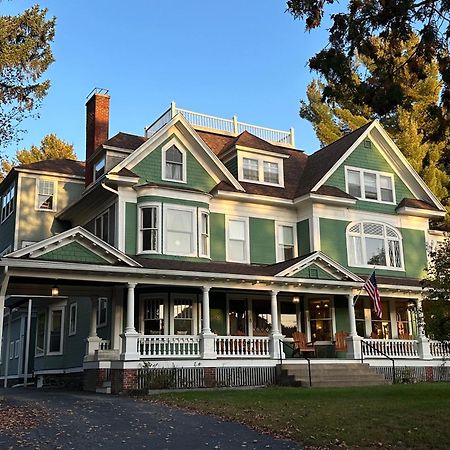 Franklin Manor Bed And Breakfast ซาราแนคเลก ภายนอก รูปภาพ