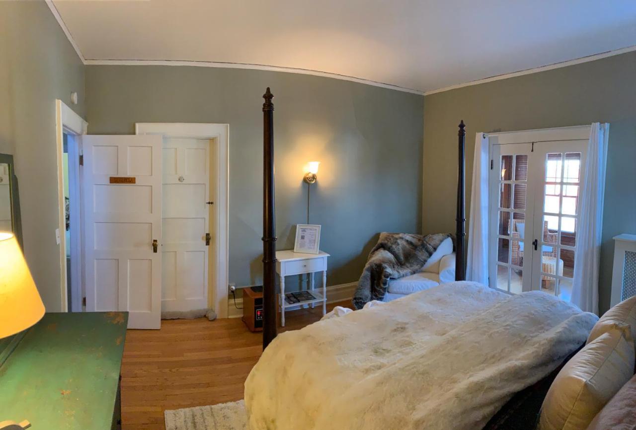 Franklin Manor Bed And Breakfast ซาราแนคเลก ภายนอก รูปภาพ