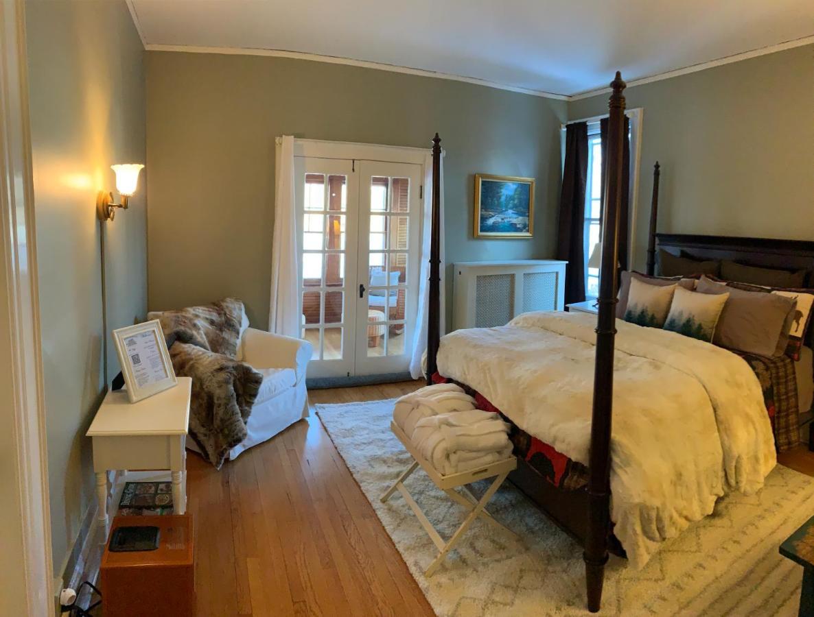 Franklin Manor Bed And Breakfast ซาราแนคเลก ภายนอก รูปภาพ