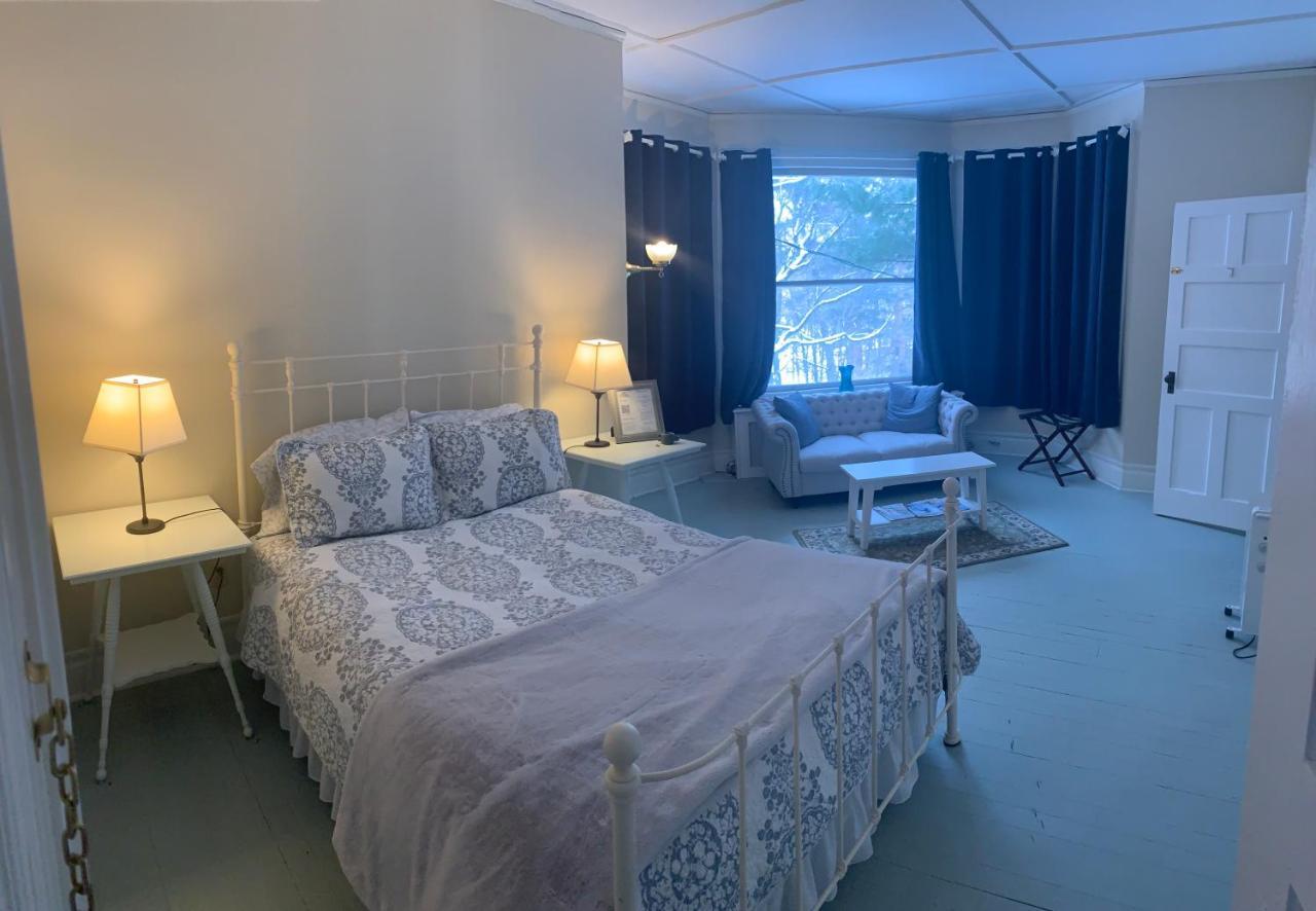 Franklin Manor Bed And Breakfast ซาราแนคเลก ภายนอก รูปภาพ