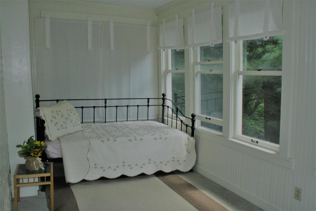 Franklin Manor Bed And Breakfast ซาราแนคเลก ภายนอก รูปภาพ