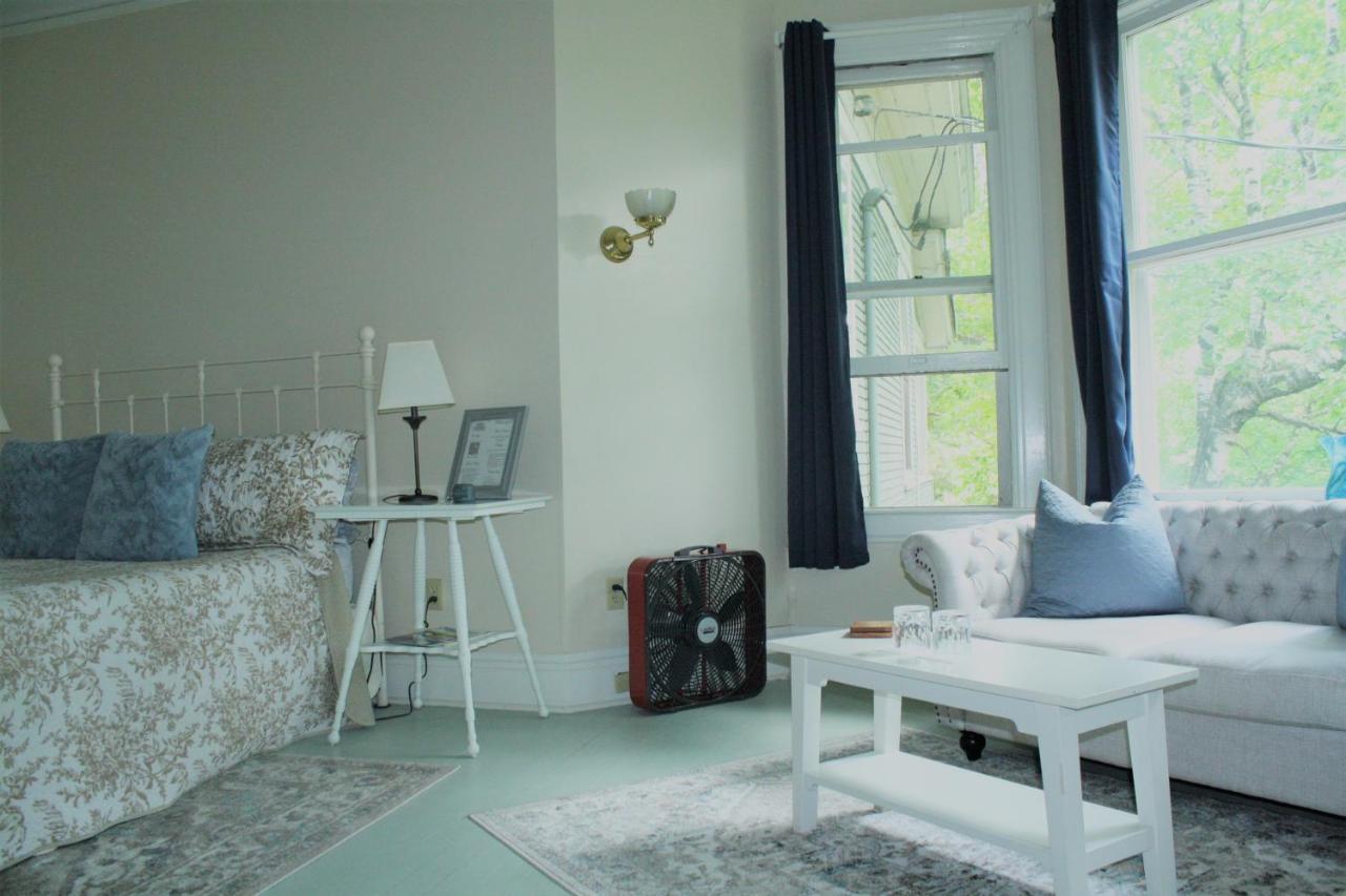 Franklin Manor Bed And Breakfast ซาราแนคเลก ภายนอก รูปภาพ