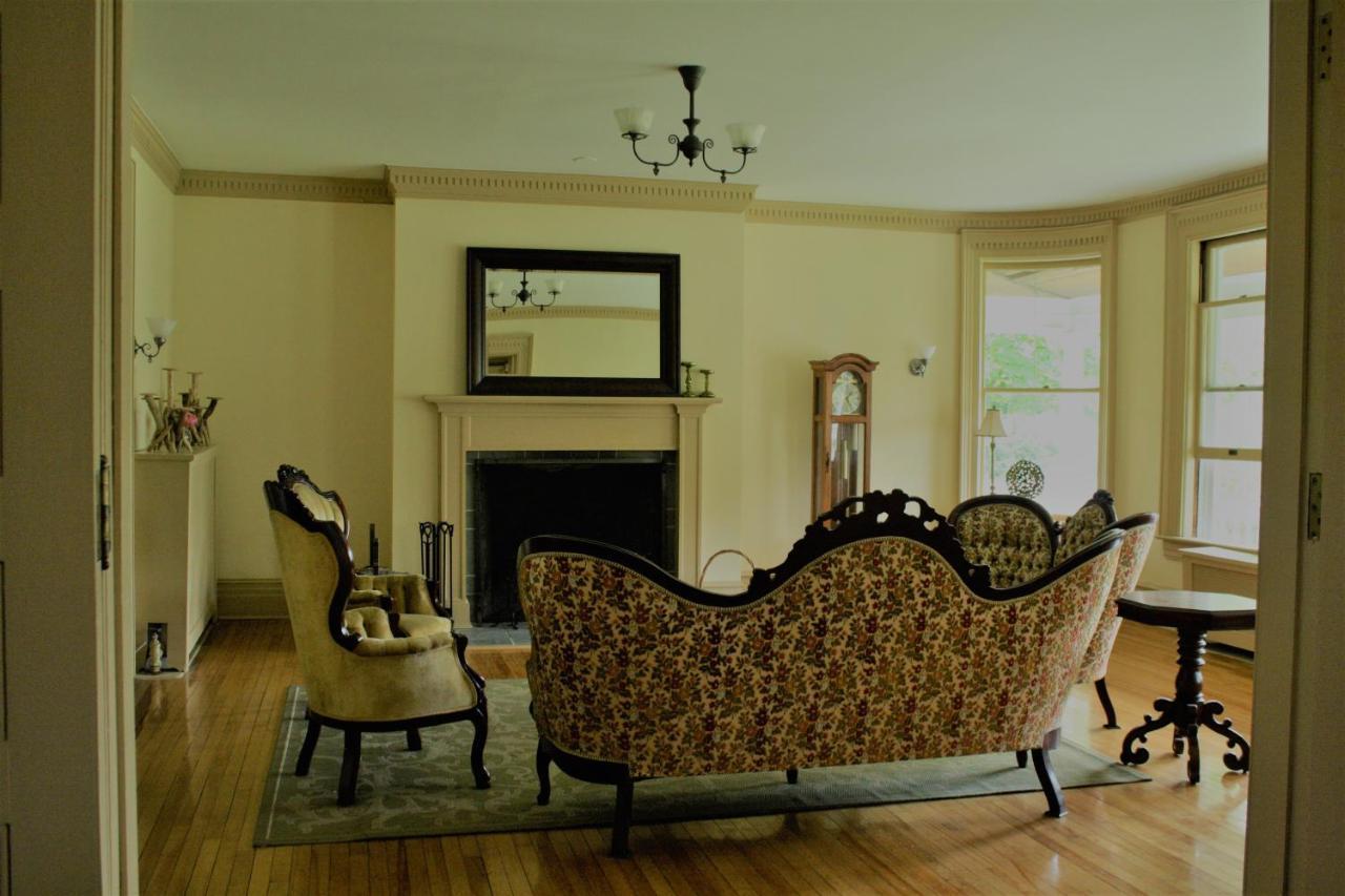Franklin Manor Bed And Breakfast ซาราแนคเลก ภายนอก รูปภาพ